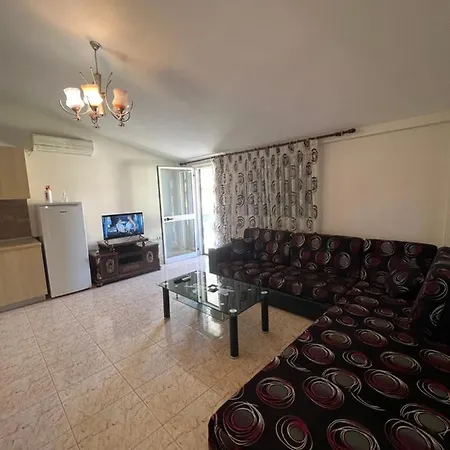House For Rent Jurgen Hébergement de vacances Golem (Tirana)