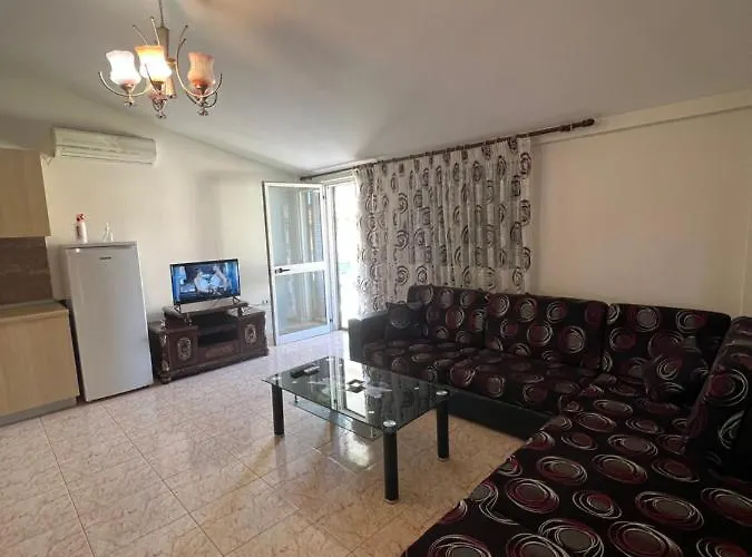 House For Rent Jurgen Holiday home Golem (Tirana)